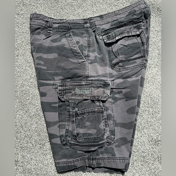 UNION BAY Men’s Gray Camo Cargo Shorts - Distressed - Size 40 - Picture 4 of 8